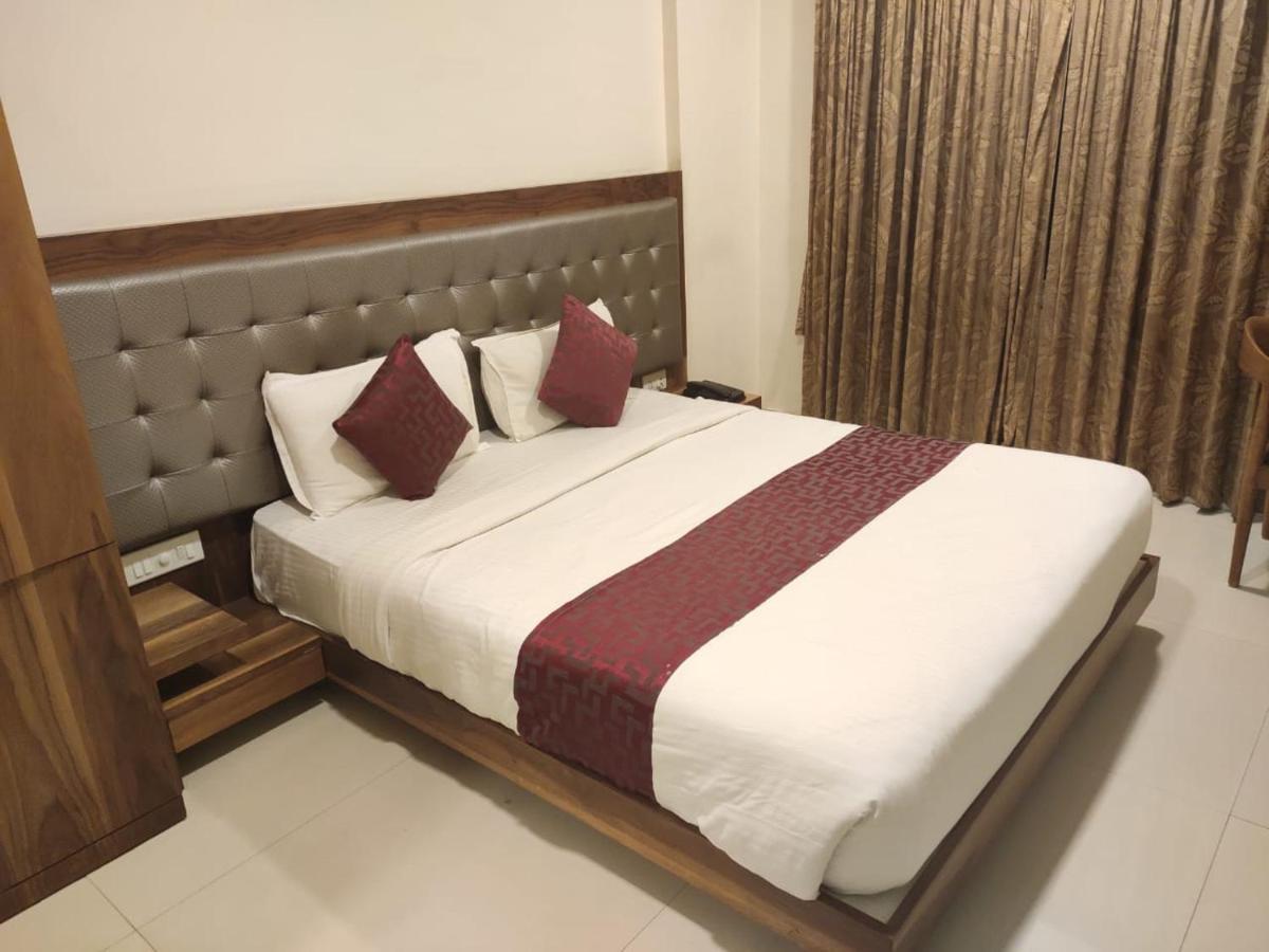 Hotel Powai Comfort Мумбаи Экстерьер фото