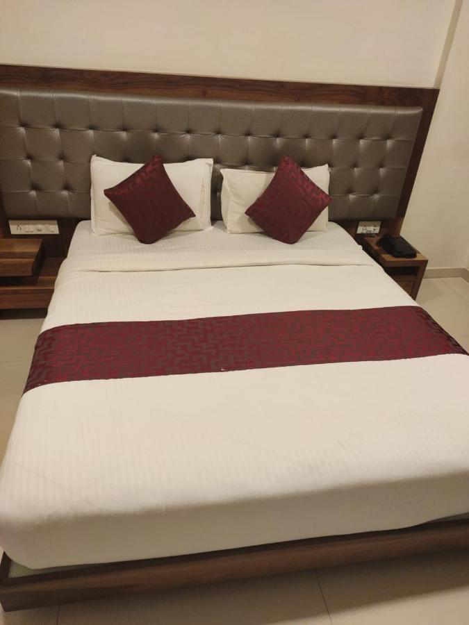 Hotel Powai Comfort Мумбаи Экстерьер фото